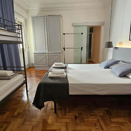 Auberge de jeunesse Castilho 63 & *