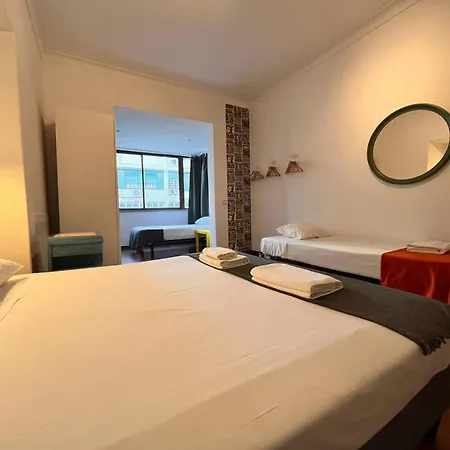 Castilho 63 Hostel *