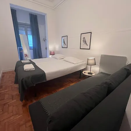 Hostel Castilho 63 *
