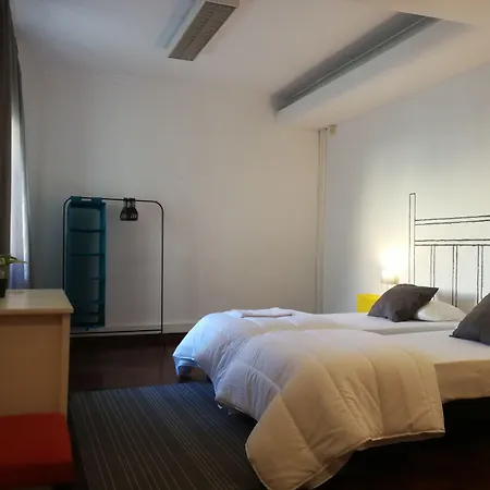 Auberge de jeunesse Castilho 63 & *