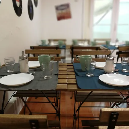 Auberge de jeunesse Castilho 63 &