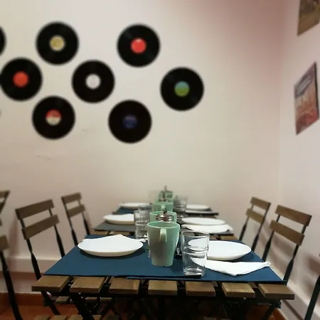 Hostel Castilho 63 & *