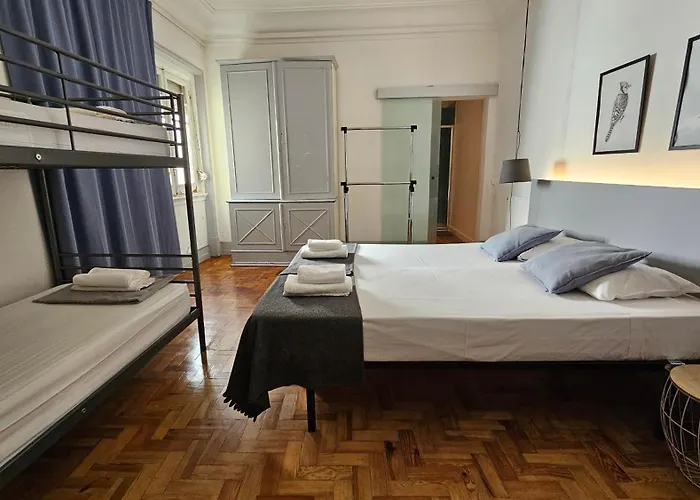 Hostal Castilho 63 & *