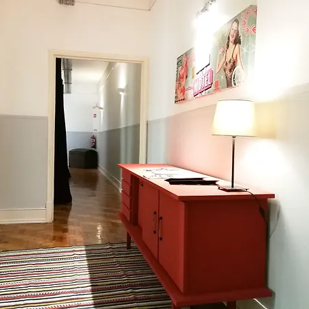 Auberge de jeunesse Castilho 63 & *